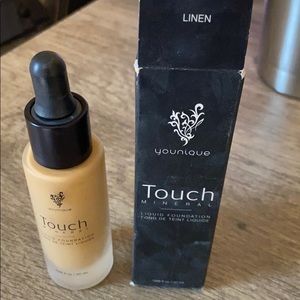 YOUNIQUE Liquid Foundation
